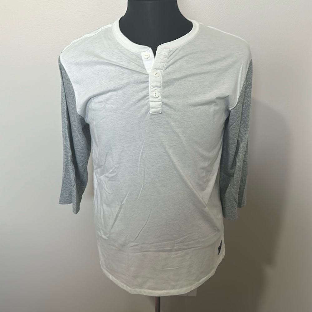 Nike 3/4 Sleeve Baseball Tee. Size Medium.